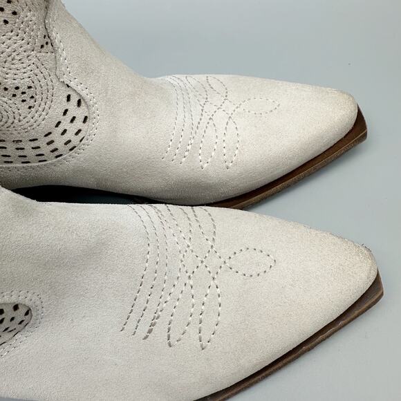 Sundance Snip Toe Suede Western Boho Ankle Boots Ivory 2" Heel Size 37 - Picture 3 of 10